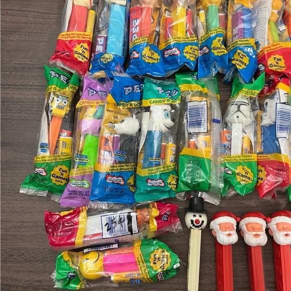 91 MISC PEZ Dispensers - 73 new / 18 used - Picture 4 of 9